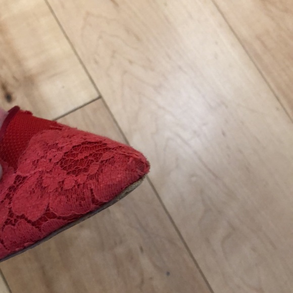 Classic red Manolo Blahnik heels. - Picture 7 of 7